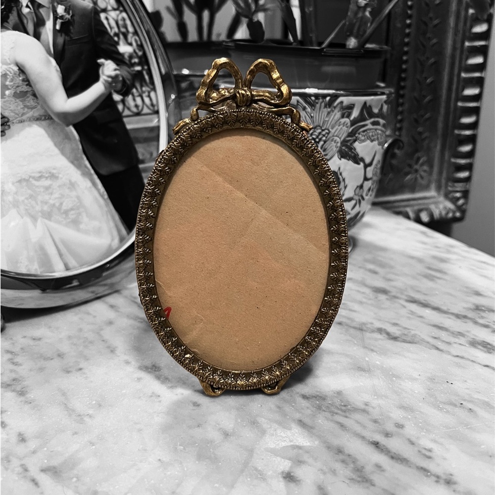 Vintage Oval Photo Frame - Picture 2 of 6